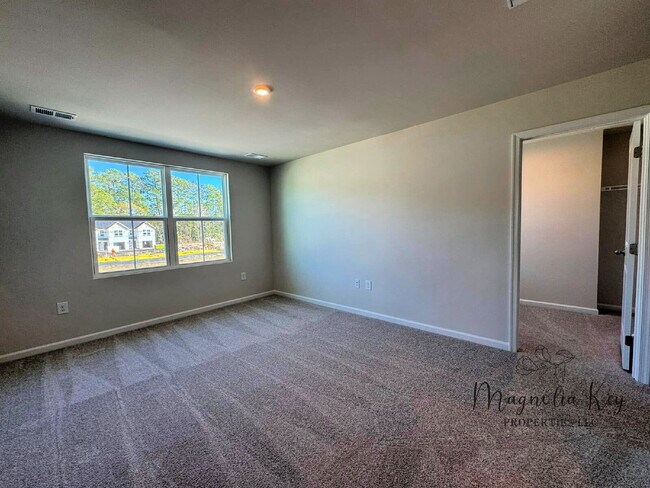 Building Photo - New 3 bed 2.5 bath Townhouse in Forestbrook