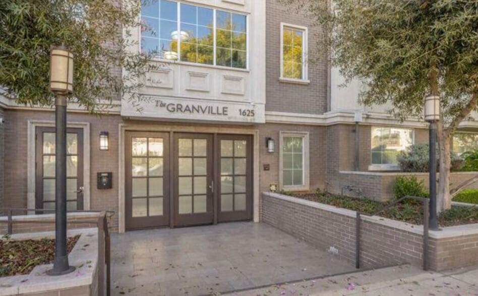 Primary Photo - 1625 Granville Ave