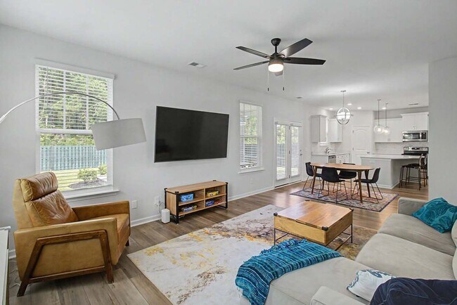 Building Photo - Buckhead East