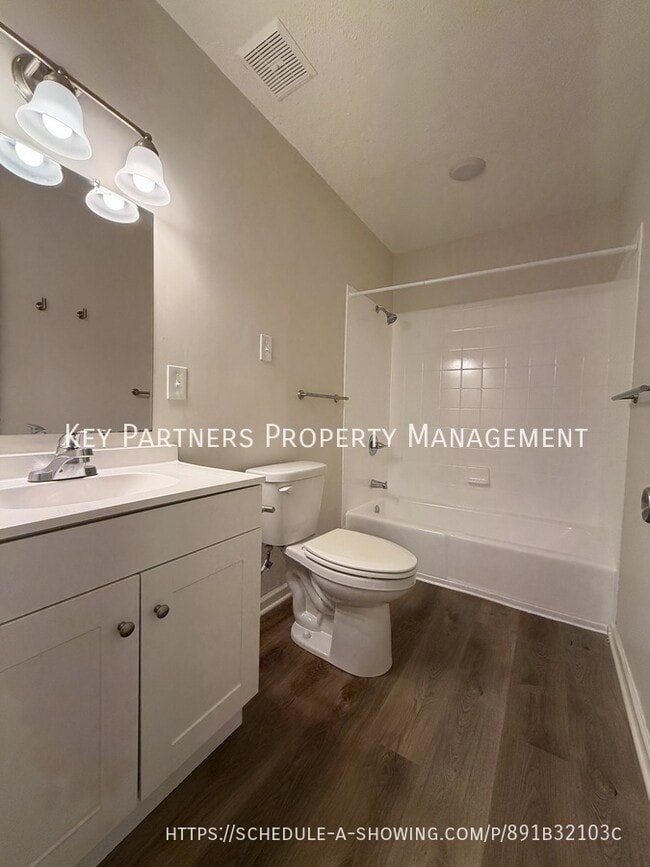 Building Photo - 8833 Glenwood Ct