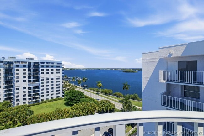 Building Photo - 3901 S Flagler Dr