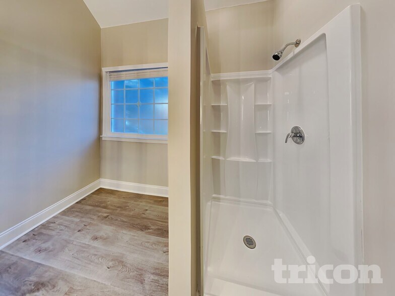 Building Photo - 160 Wisteria Way