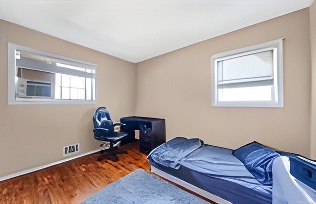 Building Photo - 1707 Manatuck Blvd