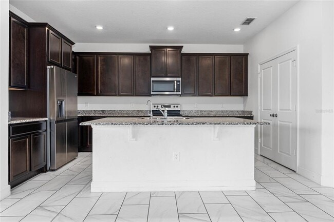 Building Photo - 520 Overpool Ave