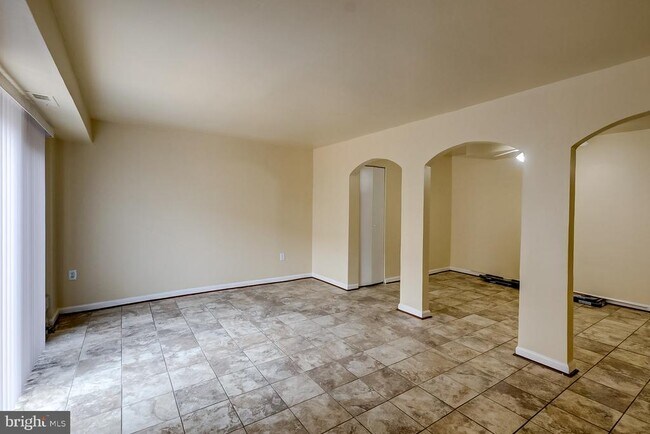 Building Photo - 2334 Sun Valley Cir