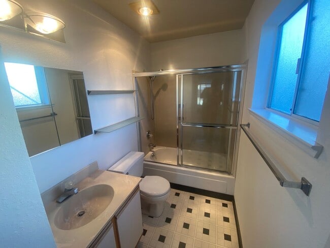 Building Photo - Epic Real Estate & Asso. Inc. - Beautiful, Spacious & Sunny 2 br/2ba Condo Available in Mission -...