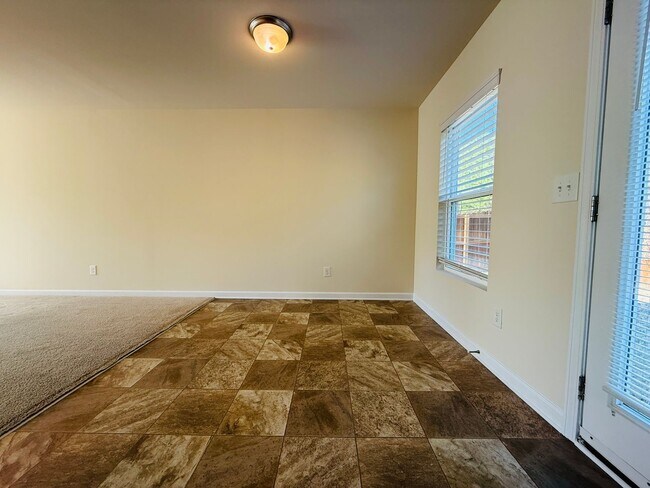 Building Photo - 522 Jernigan St