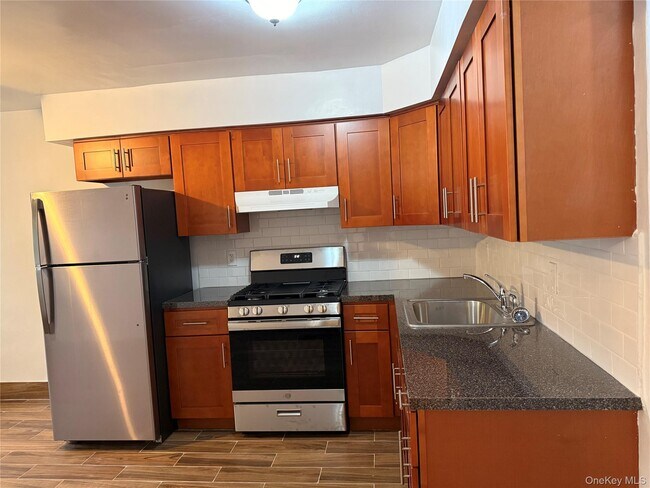 Building Photo - 25-30 78th St