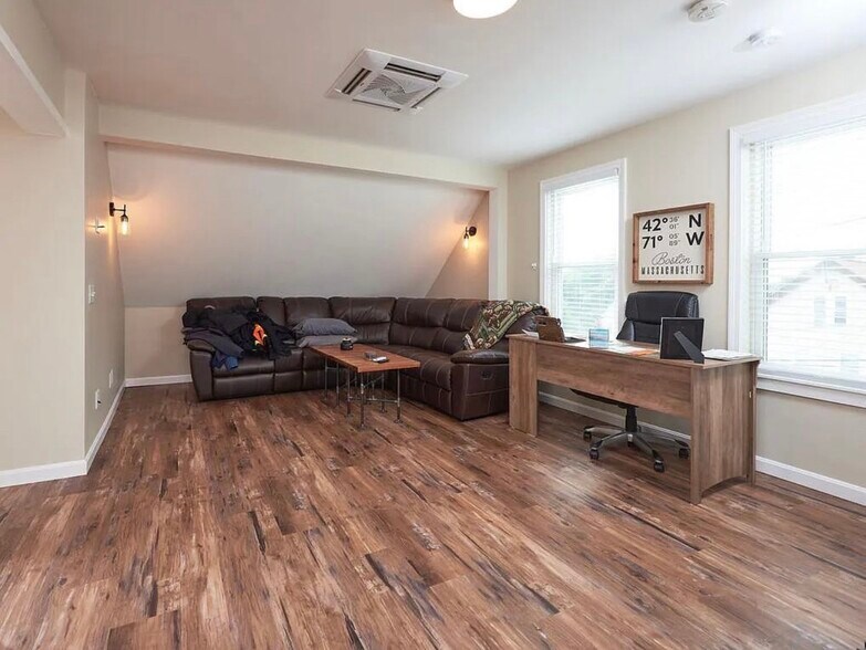 Building Photo - 42 Whipple St