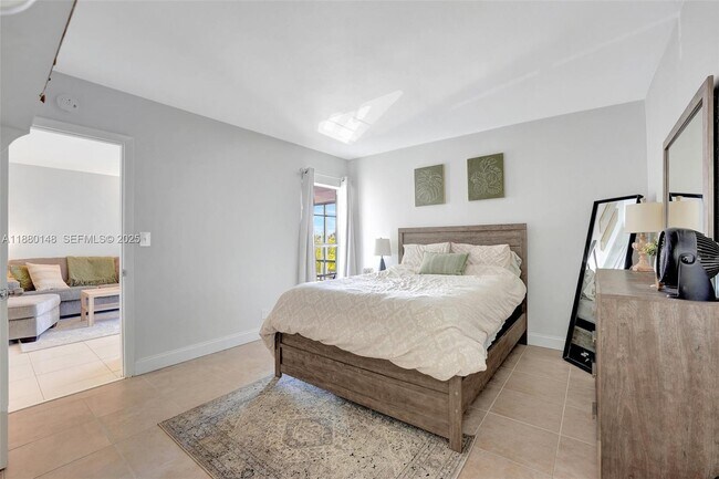 Building Photo - 2970 NE 16th Ave