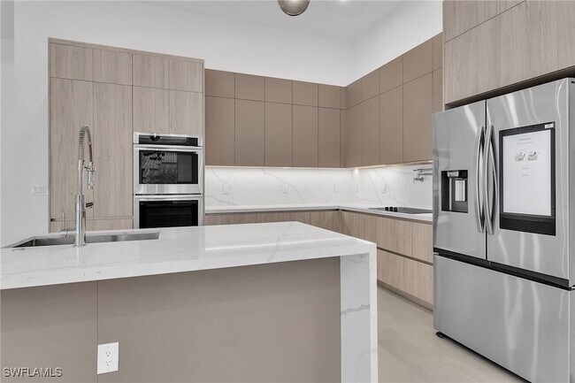 Building Photo - 123 SW 35th Ave