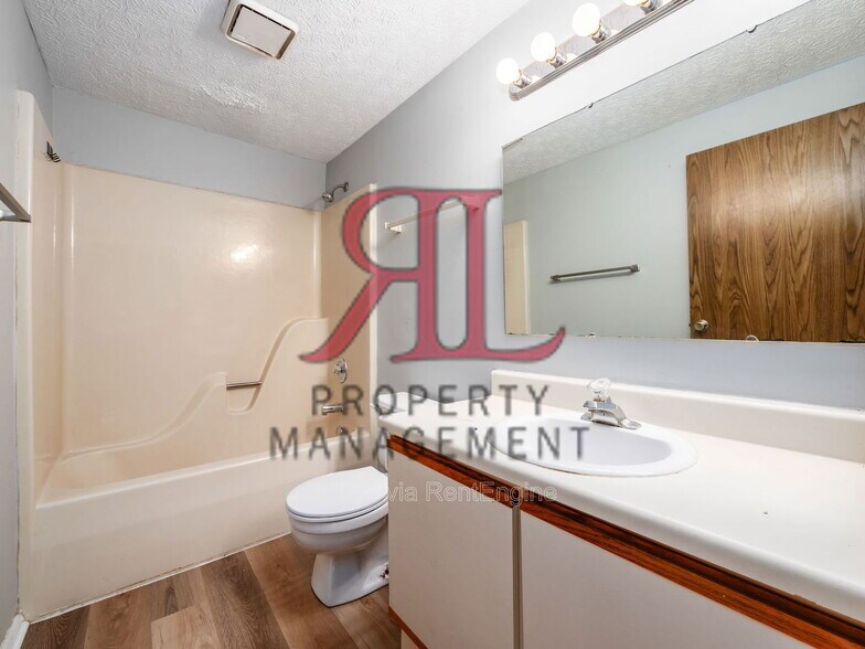 Building Photo - 6678 Manring Ct