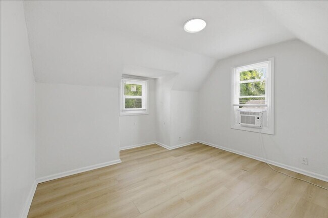 Building Photo - 1511-1511 N Chester Ave