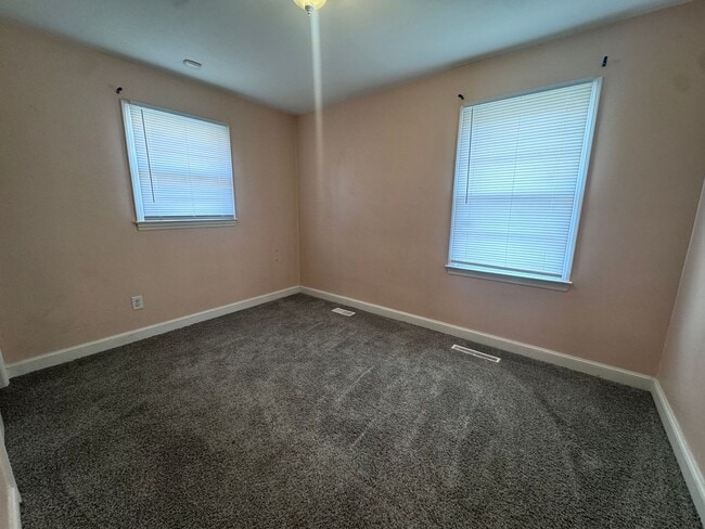 Building Photo - 302 Brookwood Ave