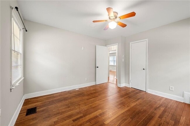 Building Photo - 2229 Beecher Cir SW