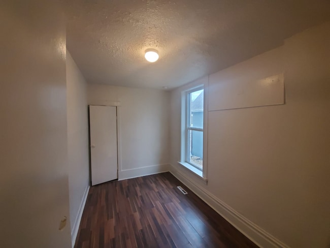 Building Photo - 2 Br Apartment on 28th St.
