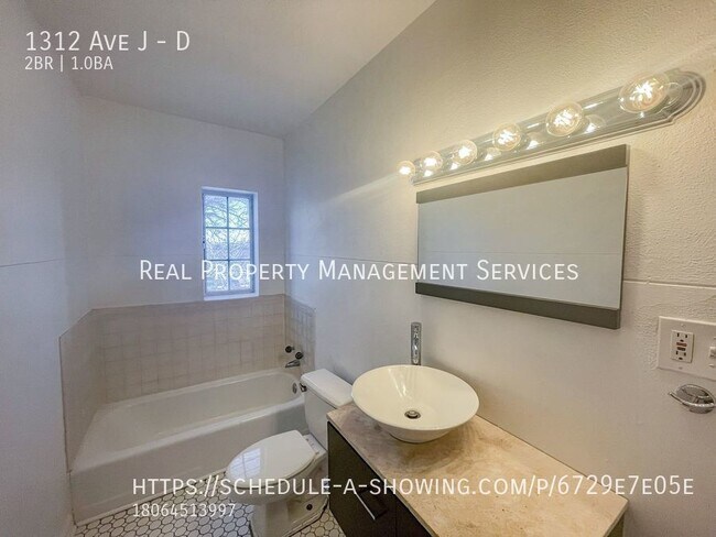 Building Photo - Nice, Large Loft Located Downtown with 2 B...