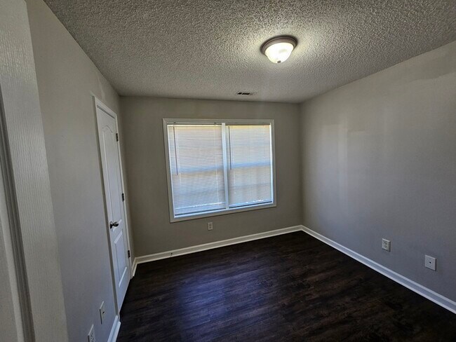 Building Photo - Renovated 3BR 2BA Home w/ 2-Car Garage • Open-View Kitchen • Garage • Garden Tub in Griffin