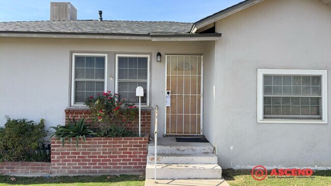 Building Photo - Charming Home Off China Grade Loop!