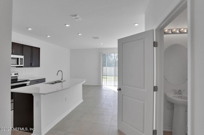 Building Photo - 13096 Bachara Wy