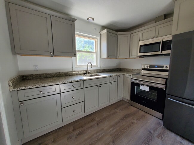 Building Photo - 1 Avon Dr