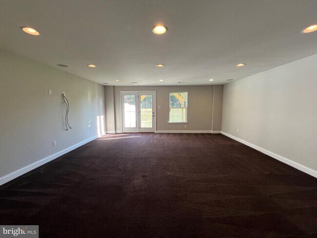 Building Photo - 246 Iannelli Rd