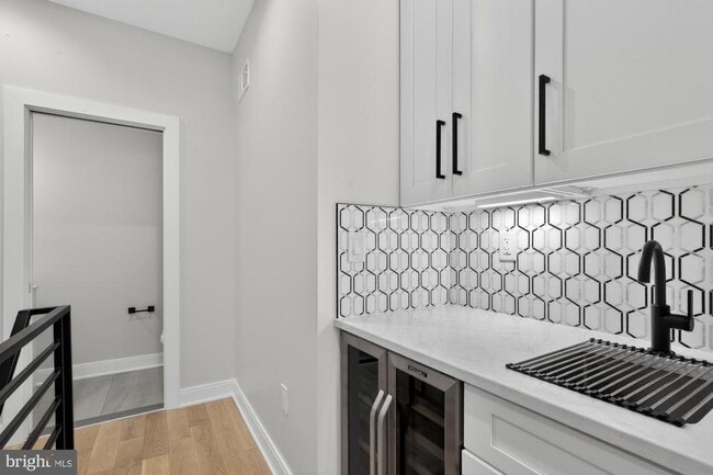 Building Photo - 2138 E Albert St