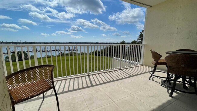 Building Photo - 157 Marine St