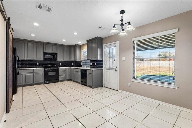 Building Photo - 16218 Bunker Ridge Rd