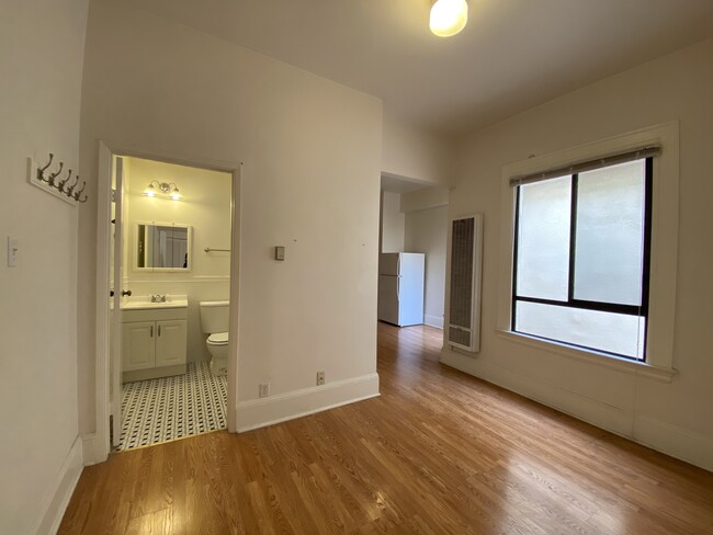 Primary Photo - 1 Bedroom/1 Bathroom apartment located in ...