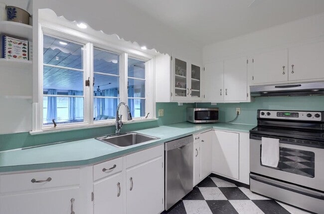 Building Photo - 376 Arbor Rd