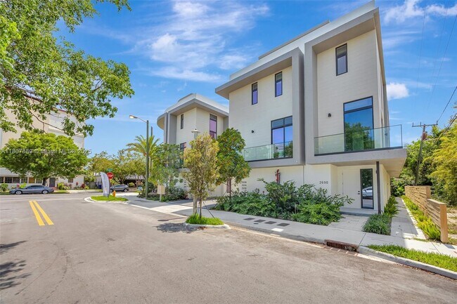 Building Photo - 2692 SW 25th Ave