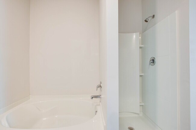 Building Photo - 2404 Alberto Dr