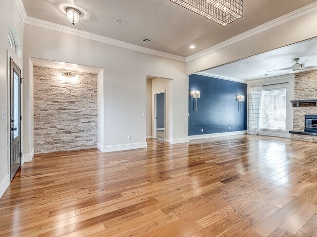 Building Photo - Fantastic home in the Fairways at Surrey H...