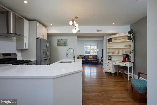 Building Photo - 421 Longfellow St NW