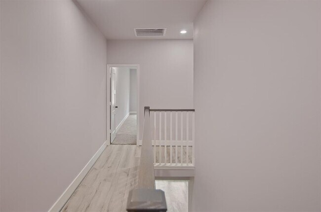 Building Photo - 12310 Glenview Dr