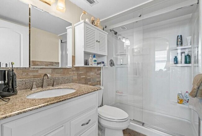 Building Photo - 801 N Ocean Blvd