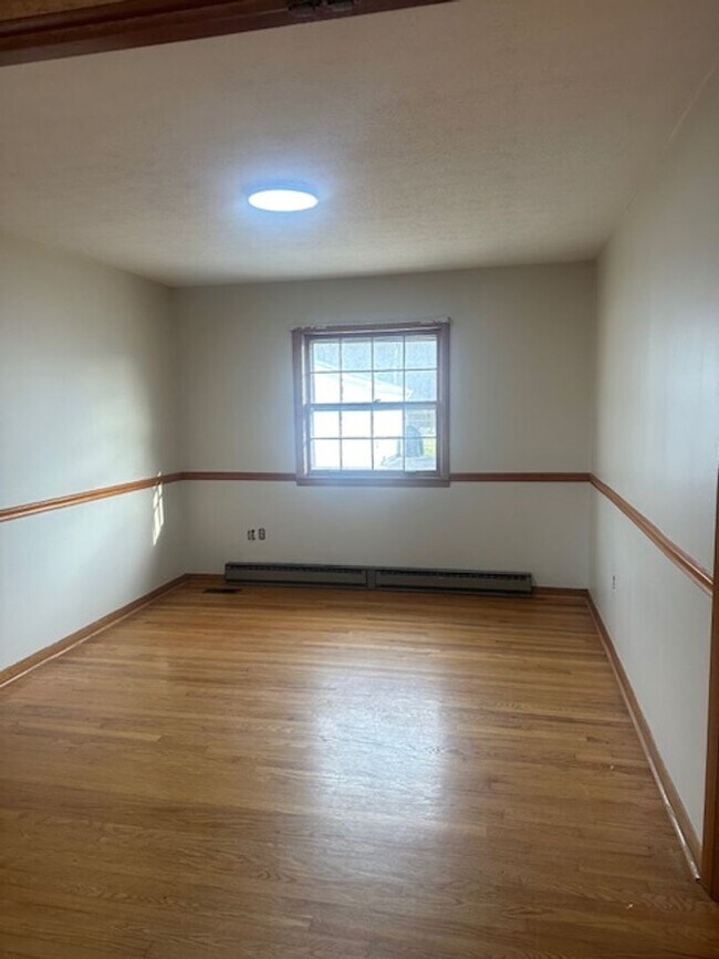 Building Photo - Andersonville 37705 - 4 bedroom, 2 bath home - Contact Kenna Stephens (865) 604-4635