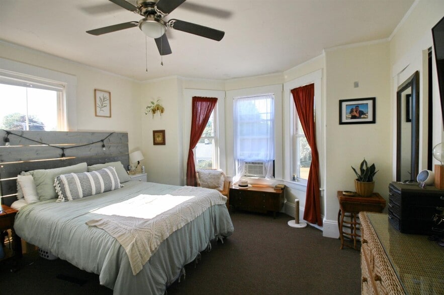 Building Photo - 10 Trakey St