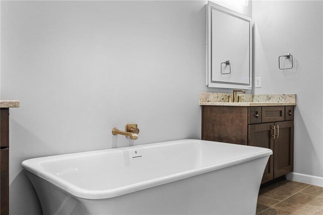 Building Photo - 421 Retreat Ln