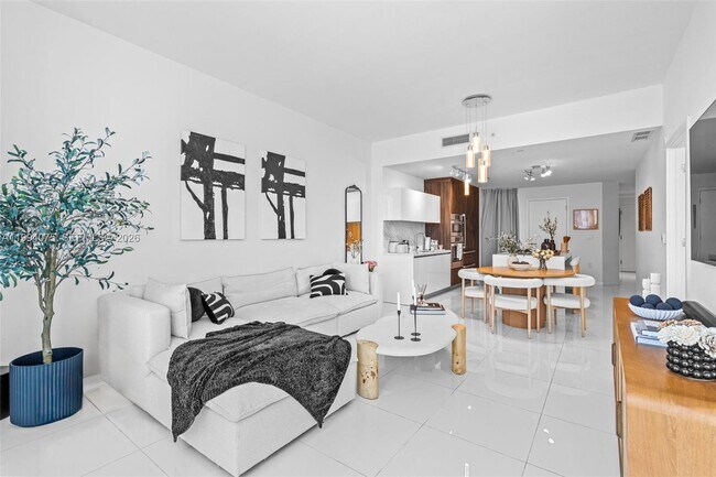 Building Photo - 851 NE 1st Ave