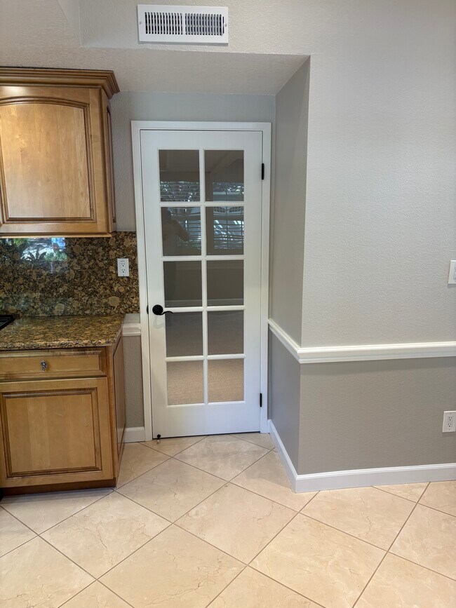 Building Photo - 1938 Stratton Cir