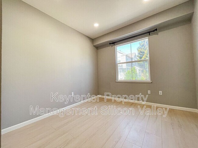 Building Photo - 679 Montara Terrace