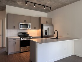Building Photo - 757 N Orleans St