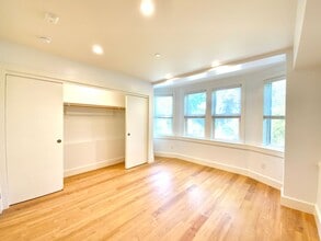 Building Photo - REMODELED 1BR in Haight! Yard Access. IN-UNIT LAUNDRY! DISHWASHER!