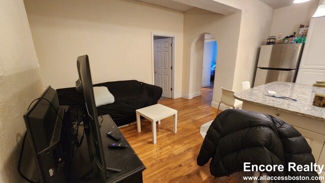 Building Photo - 2001 Commonwealth Ave