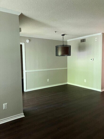 Building Photo - 1504 Lincoln Way