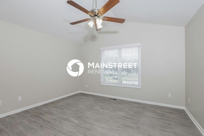Building Photo - 3 Bedroom Pet-Friendly Home in Zebulon, NC with Main Street Renewal