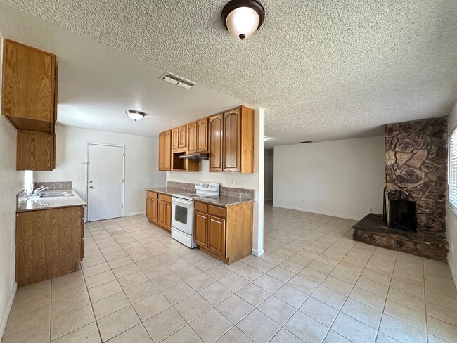 Building Photo - Four Bedroom Home
