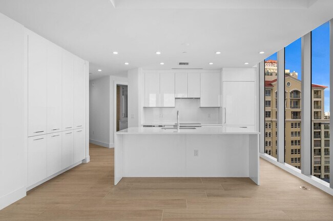 Building Photo - 153 N Seabreeze Blvd